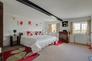 3 bedrooms, iron/ironing board, free WiFi, bed sheets
