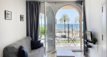 RIBERA PETIT BY BLAUSITGES Small apartment with superb sea views in Sitges.