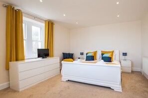 4 bedrooms, desk, iron/ironing board, WiFi