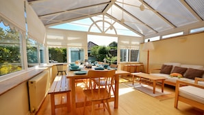 Unclassified image, 5 of 18, button - 4 Brooks Close -  a house that sleeps 6 guests  in 3 bedrooms (Bembridge)