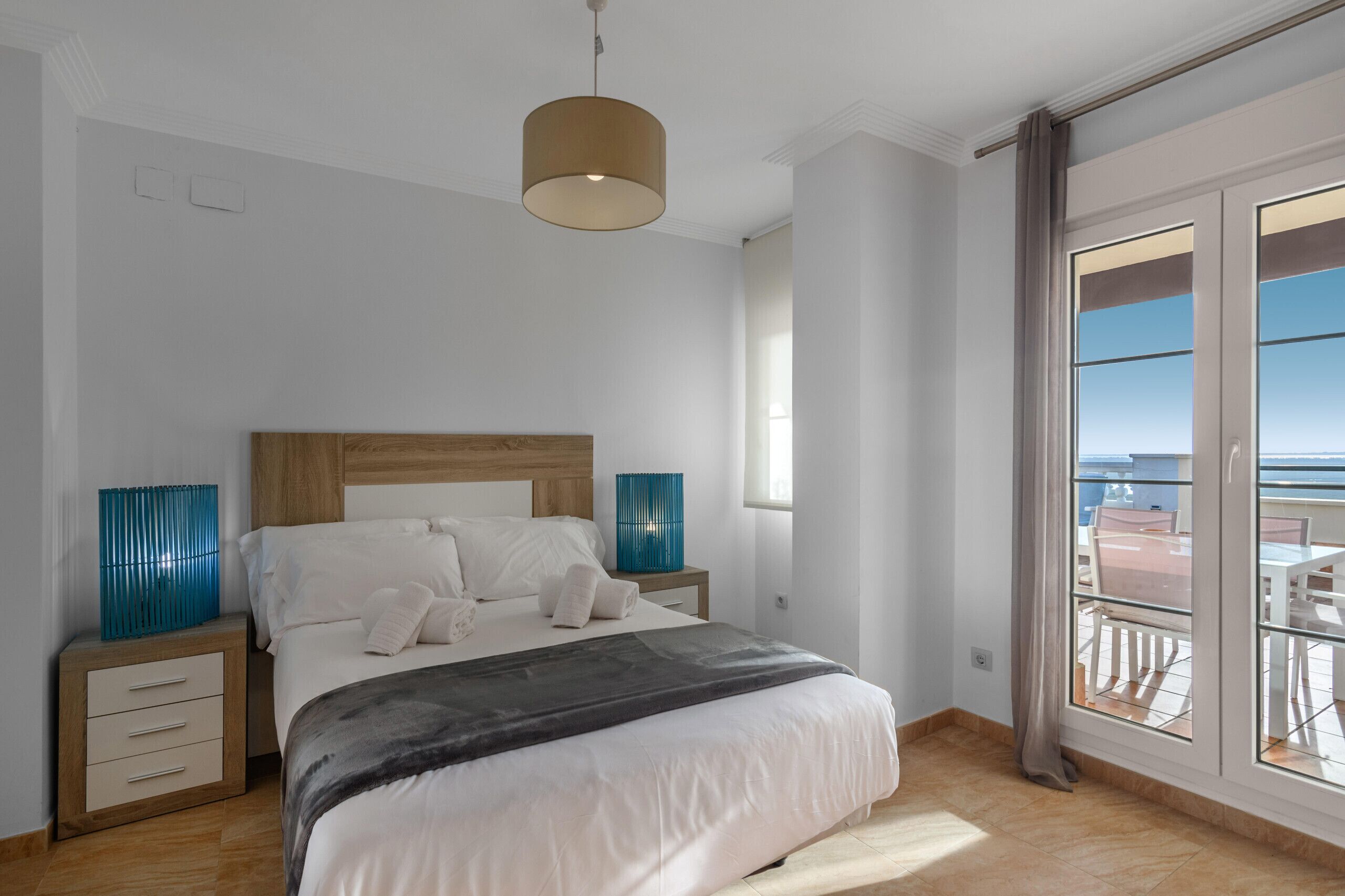 3 habitaciones, tabla de planchar con plancha y wifi gratis 