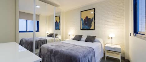 2 bedrooms, iron/ironing board, Internet, bed sheets