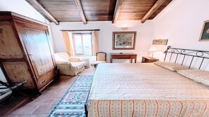 2 slaapkamers, een strijkplank/strijkijzer, wifi, beddengoed