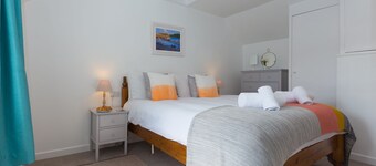 85 Back Road East, Downalong, St Ives – Sleeps 4 – Courtyard - Fisherman’s Cottage