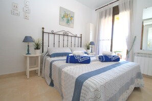 3 chambres, fer et planche à repasser, Wi-Fi gratuit, draps fournis