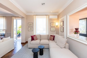 LCD TV - Trevi Luxury Penthouse (Rome)