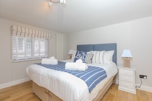3 bedrooms, iron/ironing board, travel crib, WiFi - The Moorings, Back Road West - Contemporary Open Plan Cottage in St Ives Sleeps 8 Parking Available (Saint Ives)