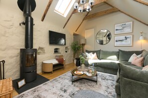 TV, fireplace - The Moorings, Back Road West - Contemporary Open Plan Cottage in St Ives Sleeps 8 Parking Available (Saint Ives)