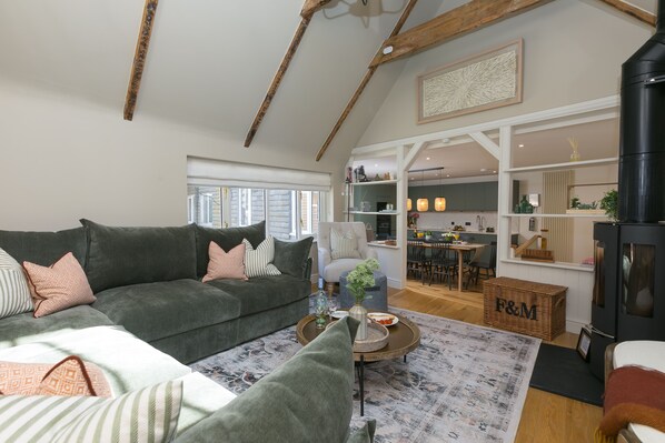 TV, fireplace - The Moorings, Back Road West - Contemporary Open Plan Cottage in St Ives Sleeps 8 Parking Available (Saint Ives)