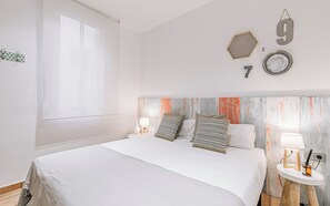 2 bedrooms, iron/ironing board, WiFi, bed sheets - Ramblas Apartment, Boqueria (Barcelona)