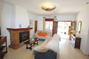 Een televisie en een dvd-speler