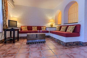 TV - Rustic and full upstairs apartment - 1 bedroom (Conil de la Frontera)