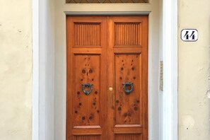 تفاصيل الفندق من الخارج