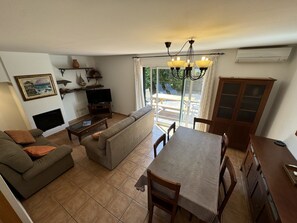 TV, fireplace - Daró 3D 48 - close to the beach, A/C, WiFi and parking (Torroella de Montgri)