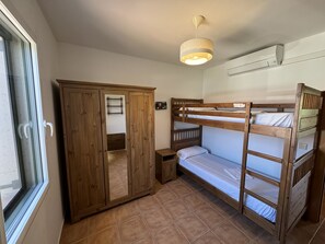 3 bedrooms, free WiFi, bed sheets