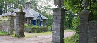 Eagle Lodge, Gatehouse next to A73, Self catering cottage, Pets welcome