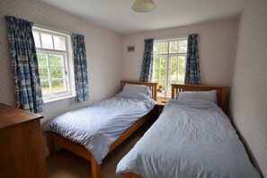 4 bedrooms, WiFi, bed sheets