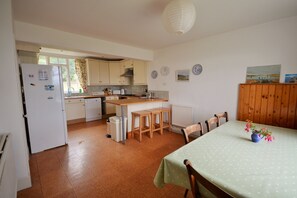 Dining - Norlands Cottage -  a cottage that sleeps 8 guests  in 4 bedrooms (Yarmouth)