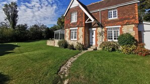 Exterior - Norlands Cottage -  a cottage that sleeps 8 guests  in 4 bedrooms (Yarmouth)