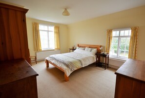 4 bedrooms, WiFi, bed sheets - Norlands Cottage -  a cottage that sleeps 8 guests  in 4 bedrooms (Yarmouth)