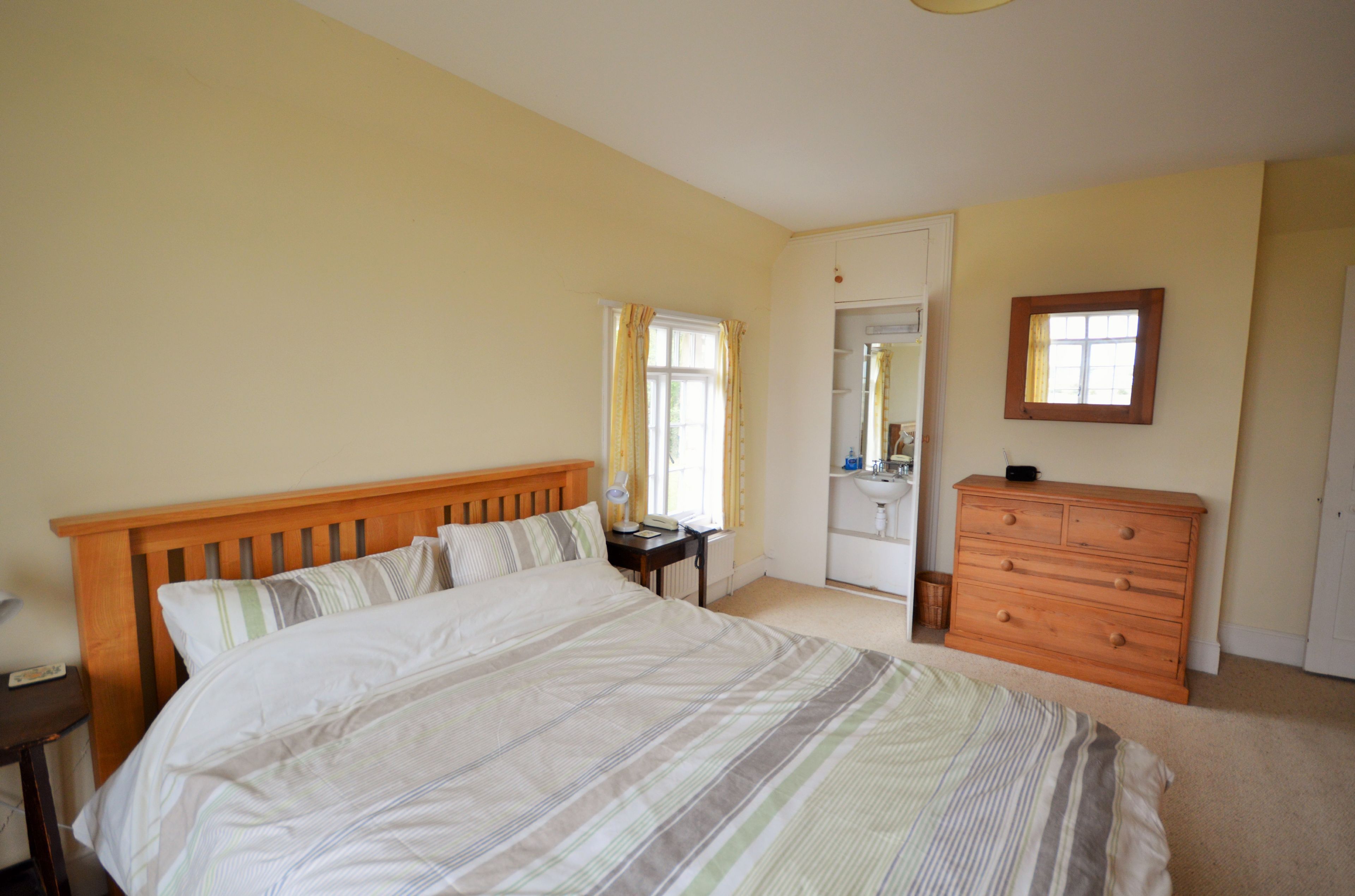 4 bedrooms, WiFi, bed sheets