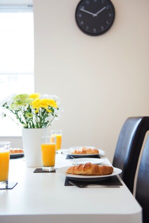 Lower Hampton (2 Bedrooms) | In-room dining