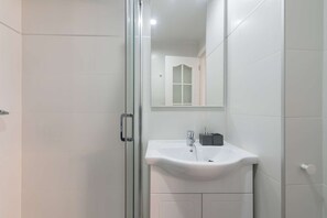 Combined shower/bathtub, hair dryer, towels - Suites Garden Apartamento 33 (Las Palmas)