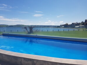 Outdoor pool - Lakeside Apartment Waimahana 1 (Taupo)
