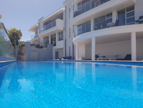 Outdoor pool - Lakeside Apartment Waimahana 1 (Taupo)