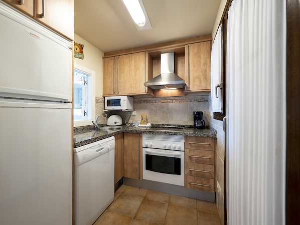 Fridge, microwave, oven, dishwasher