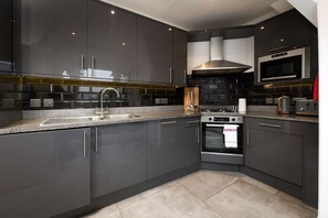 Réfrigérateur, micro-ondes, four, lave-vaisselle