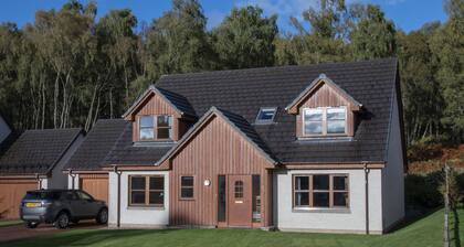 Highland Holiday Homes - Tulloch Ard