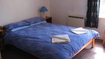 4 dormitorios, tabla de planchar con plancha, wifi gratis y ropa de cama