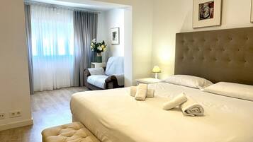 5 chambres, coffres-forts dans les chambres, fer et planche Ă repasser