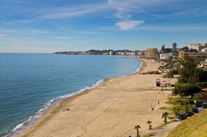 Chaise longue, serviettes de plage