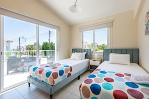 4 habitaciones, tabla de planchar con plancha y wifi 