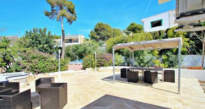 Pedro - maison de vacances avec piscine privée, El Portet