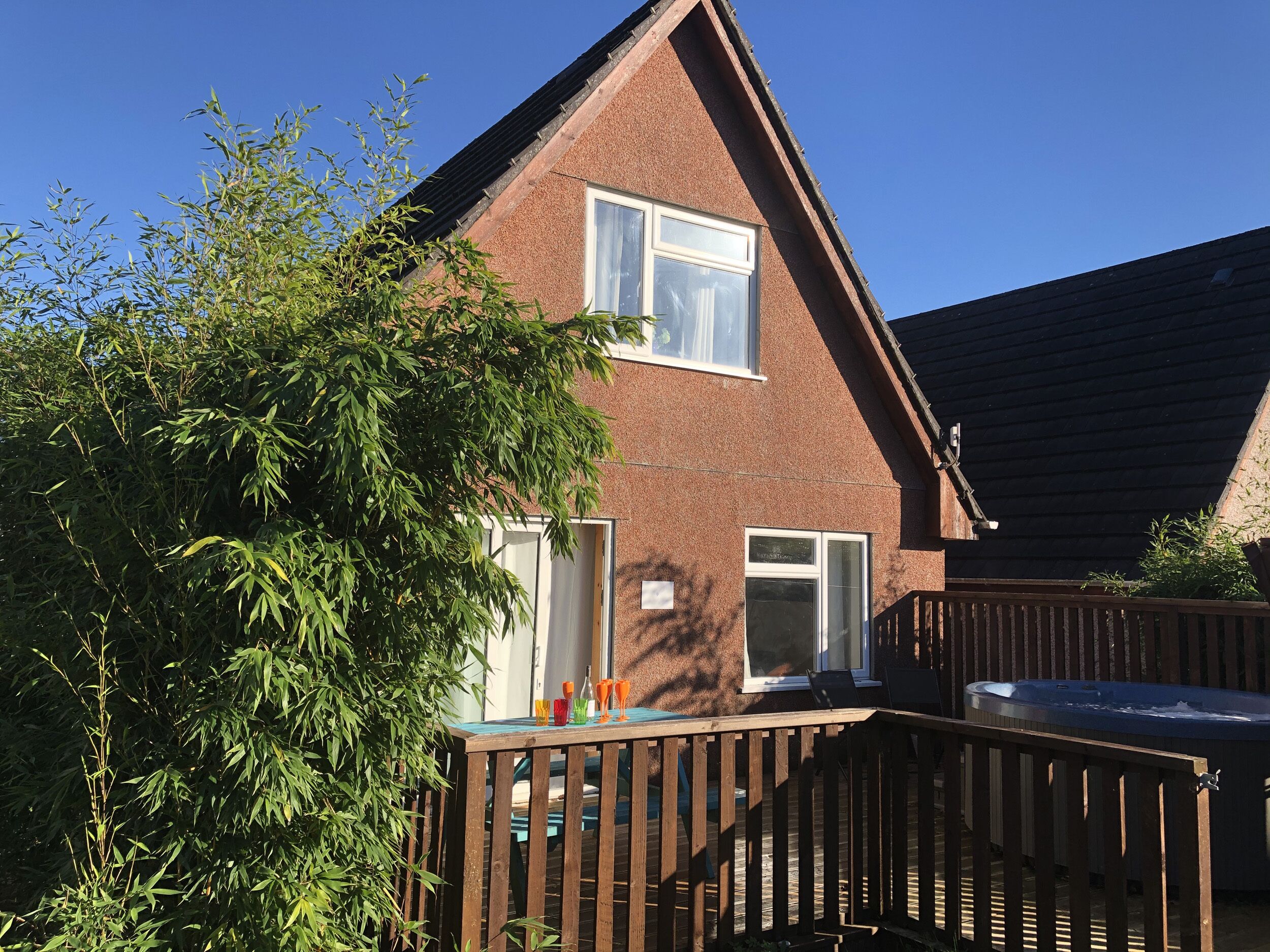 DARTMOOR VALLEY LODGE 10, pet friendly, with pool in Gunnislake