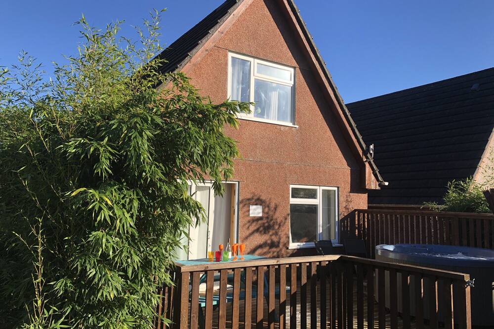 DARTMOOR VALLEY LODGE 10, pet friendly, with pool in Gunnislake