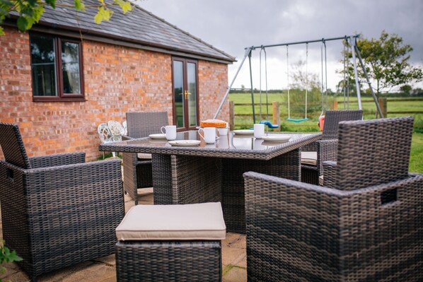 Outdoor dining - Millers House - Large three bedroomed bungalow in perfect rural setting. (Malpas)