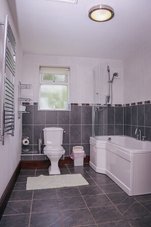 Bathroom - Millers House - Large three bedroomed bungalow in perfect rural setting. (Malpas)