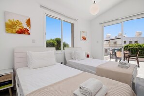 2 bedrooms, iron/ironing board, WiFi