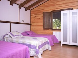 5 bedrooms, iron/ironing board, internet, bed sheets - Wooden cottage for up to 12 people with pool (Villanueva de la Fuente)