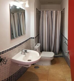 Bathtub, hair dryer, towels