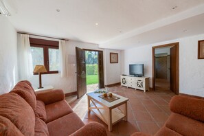 TV - Large apartment with garden "Hierbabuena"  1 bedroom (Conil de la Frontera)