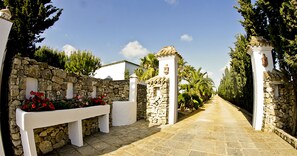 Property grounds - Large apartment with garden "Hierbabuena"  1 bedroom (Conil de la Frontera)