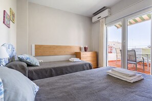 1 dormitorio, tabla de planchar con plancha, wifi gratis y ropa de cama