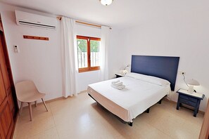 4 bedrooms, WiFi, bed sheets - Laura-29A - pretty holiday property with garden and private pool in Calpe (Calpe)