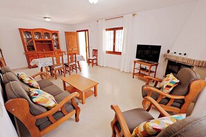 TV, DVD player - Laura-29A - pretty holiday property with garden and private pool in Calpe (Calpe)