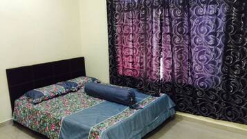 3 bedrooms, desk, soundproofing, iron/ironing board